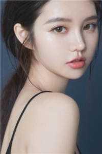 女主角叫白凝的